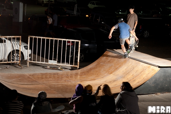 Alexander Miyagui, blunt catch to fakie. Foto: Manu Urbano