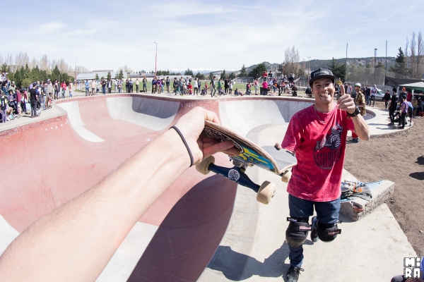 Devolución de skate atentado. Foto: Manu Urbano