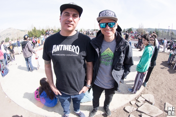 Galass y Pablito, representantes del skate de Madryn.  Foto: Manu Urbano