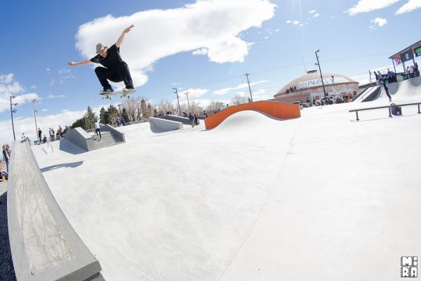 Leo Casares, ollie. Foto: Manu Urbano