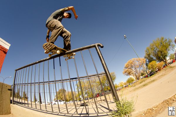 Lucas Miranda, fs lipslide. Foto: Agus Rodriguez